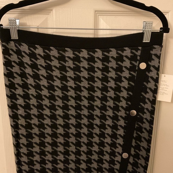 NWT Retrology Gray and black Houndstooth medium - Picture 4 of 11